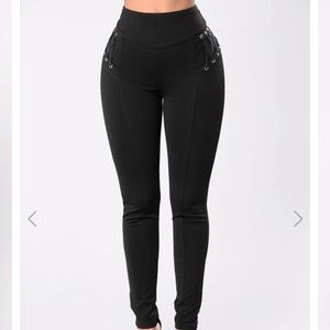 Fashion Nova pants never worn no tags